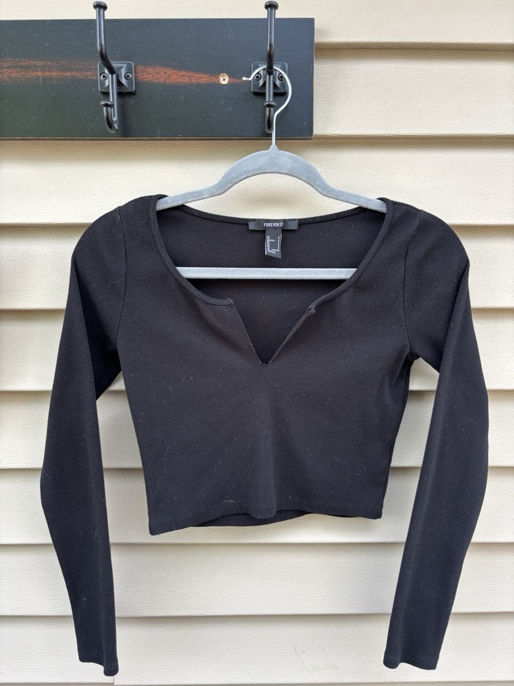 Forever 21 Crop Top Womens Small S Black Ribbed Knit Long Sleeve Notched V-Neck