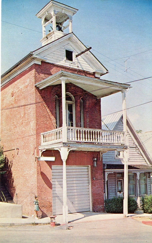 Old Firehouse No. 2 in Nevada City, California, UNP, VG --POSTCARD