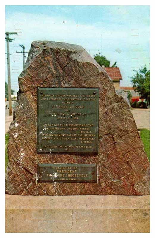Postcard MONUMENT SCENE Freeport Illinois IL m/09 AR8637