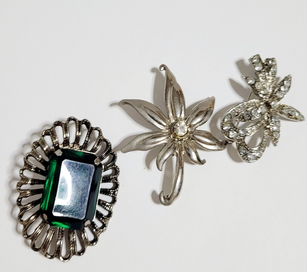 Vintage 3 Piece Mixed Lot Of Brooches Silvertone  1.5