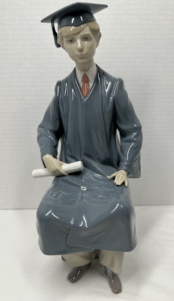 Lladro BOY GRADUATE Figurine Hand Made Porcelain Hand Painted SPAIN 10”