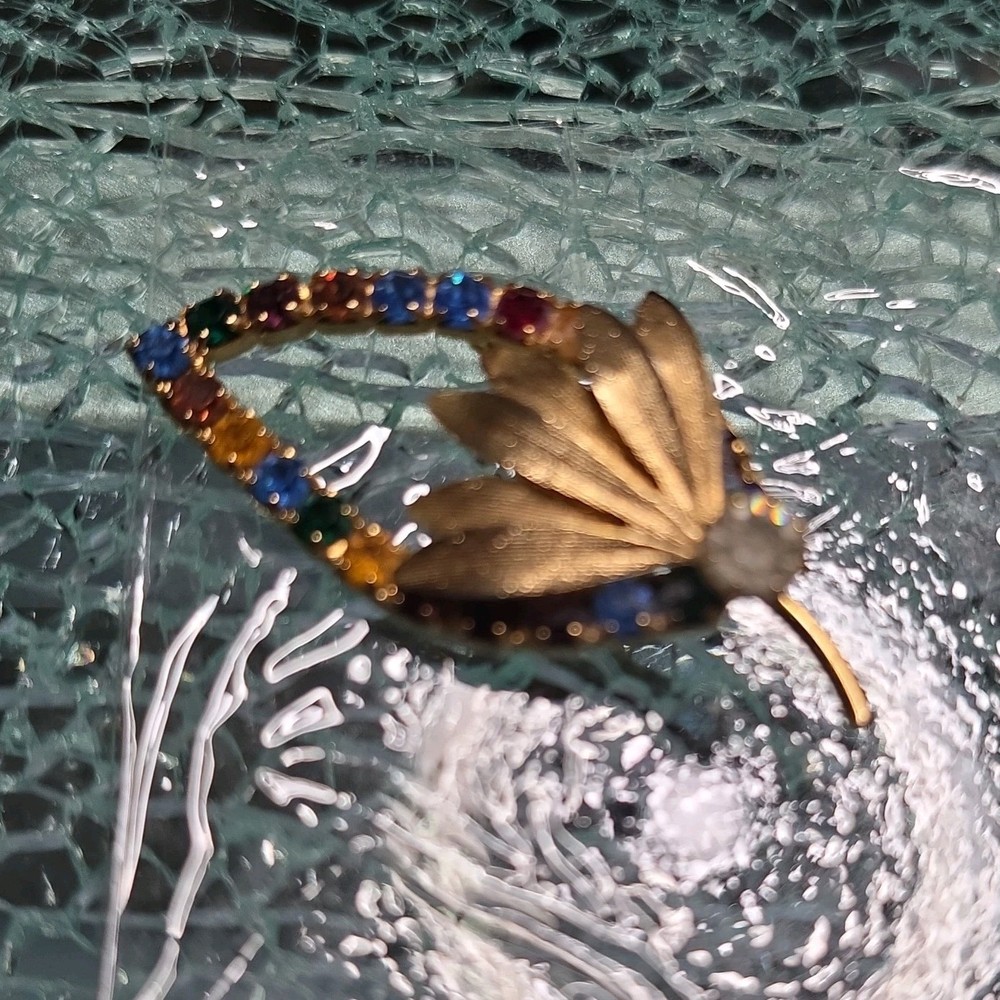 Vintage Leaf Brooch Gold-Tone Multicolor Glass Fashion Pin for Women