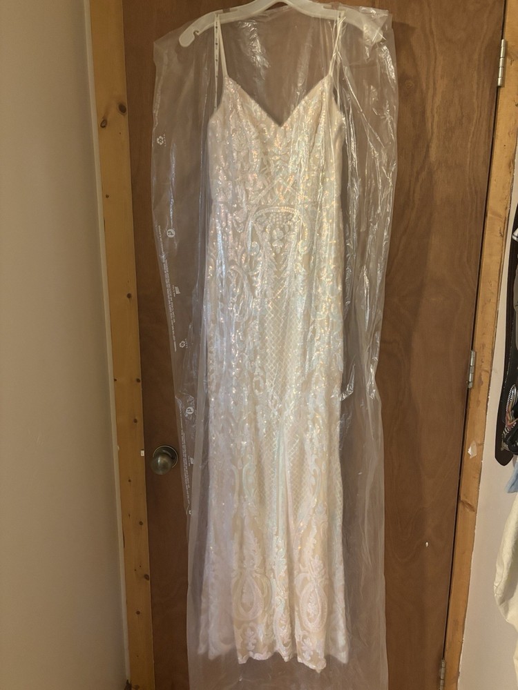 Jules and Cleo White Sequin Iridescent Prom Dress Size 2 New With Tags