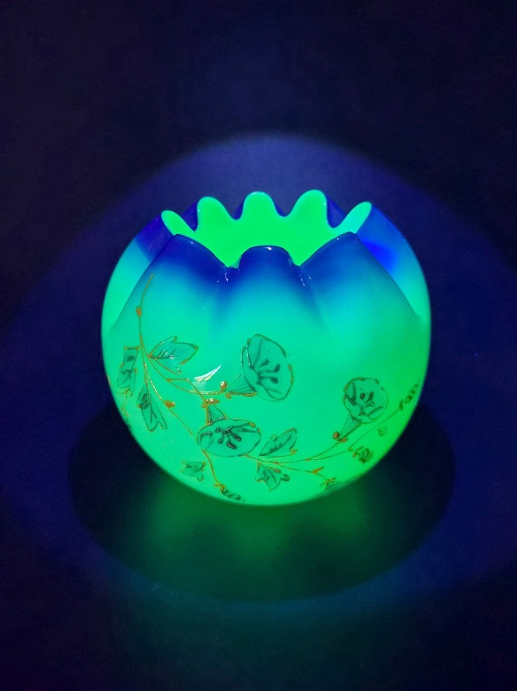 Rare Uranium Victorian Glass Painted Glossy Rose Bowl (It glows!)
