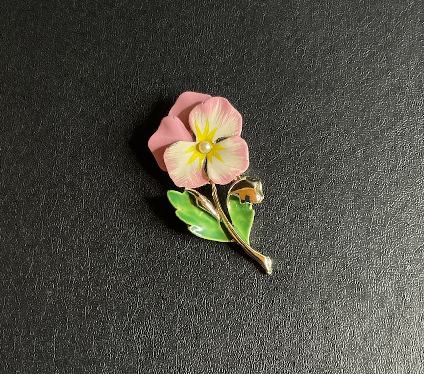 Vintage GERRY’S Gold Tone Enamel Faux Pearl Pink Pansy Flower Pin Brooch
