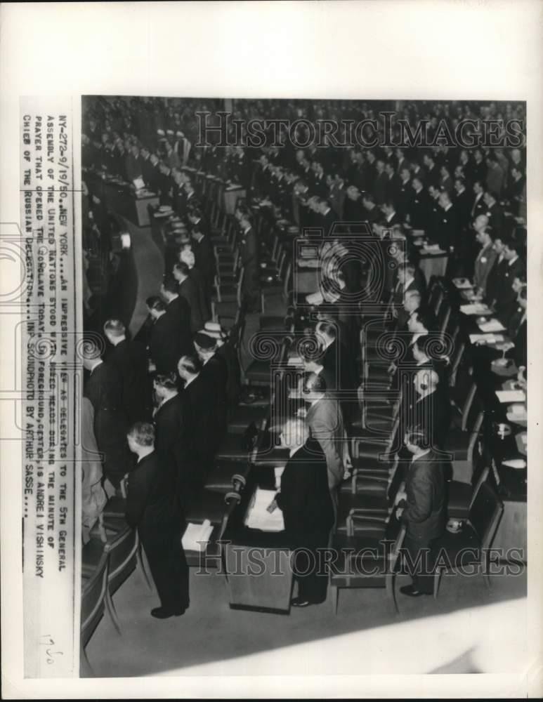1950 Press Photo Delegates pray at United Nations General Assembly in New York