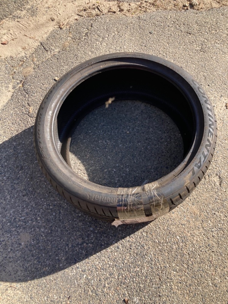 Continental ExtremeContact DWS06 Plus 255/35ZR20 High-Performance All-Season Tire  
