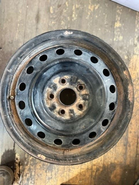 16x6-1/2 Steel Wheel for 02-06 Toyota Camry 557965