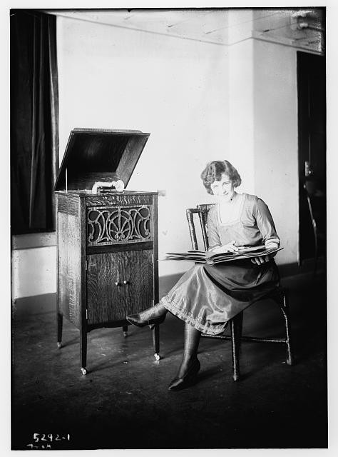 Photo:Sophie Flo Bert Paramount Phonograph 1910s Portrait Photo