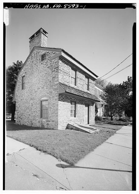 1. PERSPECTIVE VIEW OF SOUTH (FRONT) AND WEST SIDE, LOOKING NORTHEAST - Liberty
