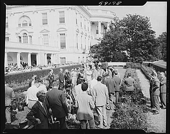 Photo:White House Washington DC 1900s Crowd Outside Presidential Residence