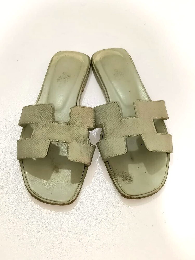 HERMES ORAN LIGHT GREY LEATHER FLAT SANDALS EU37 US7
