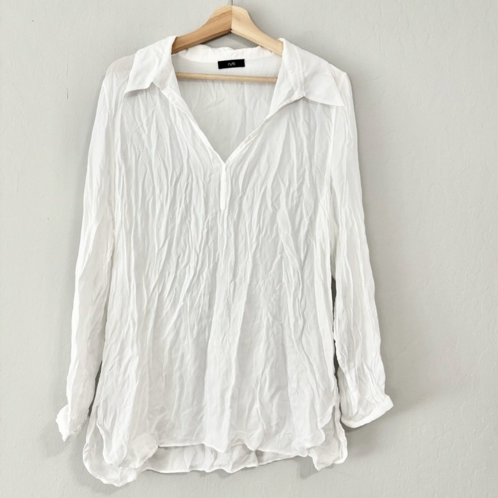RUTI White Collared Flowy V Neck Blouse Size L/XL (small Flaw)