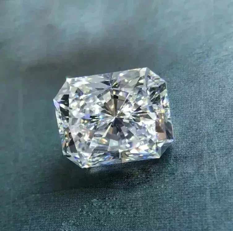Loose Lab-Grown CVD Diamond 6 Ct Radiant Cut VVS1 - F Certified Diamond