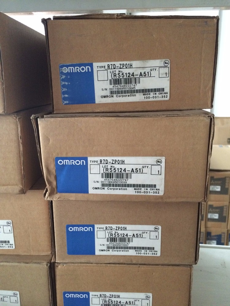 1PC servo driver R7D-ZP01H R7DZP01H New In Box #A6-4