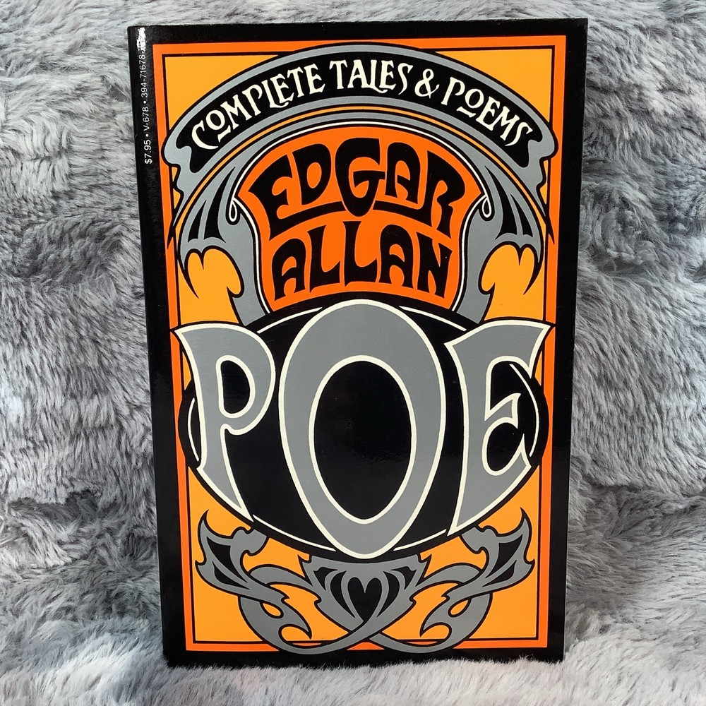 Complete Tales & Poems by Edgar Allan Poe Vintage Books Paperback