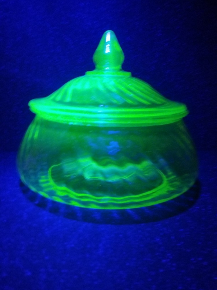 NO RESERVE Anchor Hocking  Green Uranium Glass Swirl Candy Dish w/ Lid  1920's