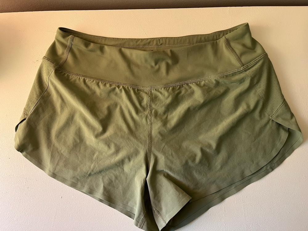 Athleta Run With It Shorts 3.5 Inch Light Green Size Medium