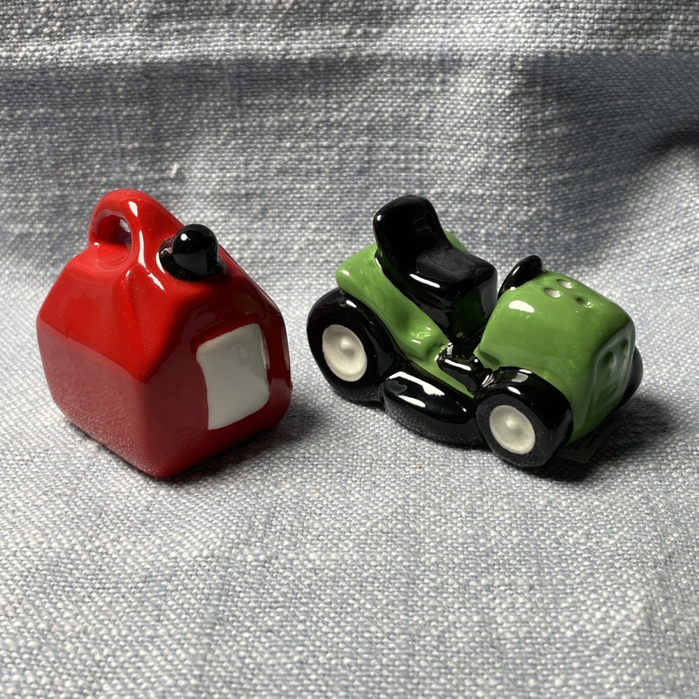 Cracker Barrel Riding Lawn Mower & Gas Can Salt & Pepper Shakers  Father's Day ?