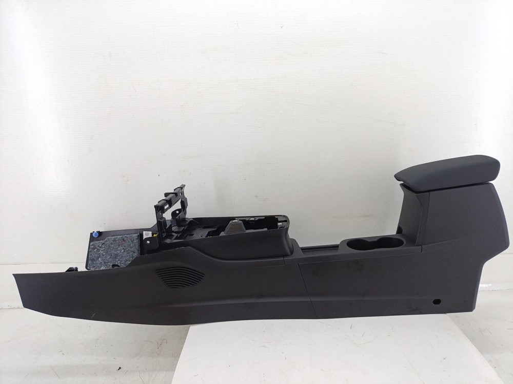 969308198R CENTRAL CONSOLE / 209986 FOR RENAULT CAPTUR II HF_ TCE 90 HFM6