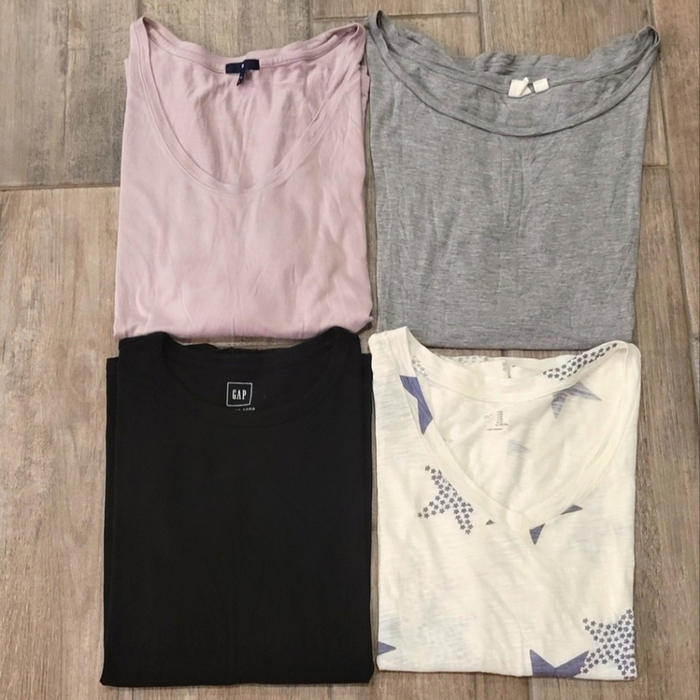 Gap Set of 4 Short Sleeve Printed and Solid V and Round neck T-Shirts Size M & L