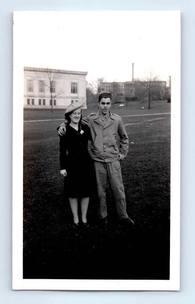 Old Vintage Photo AFFECTIONATE MAN WOMAN COUPLE ANTIQUE SNAPSHOT