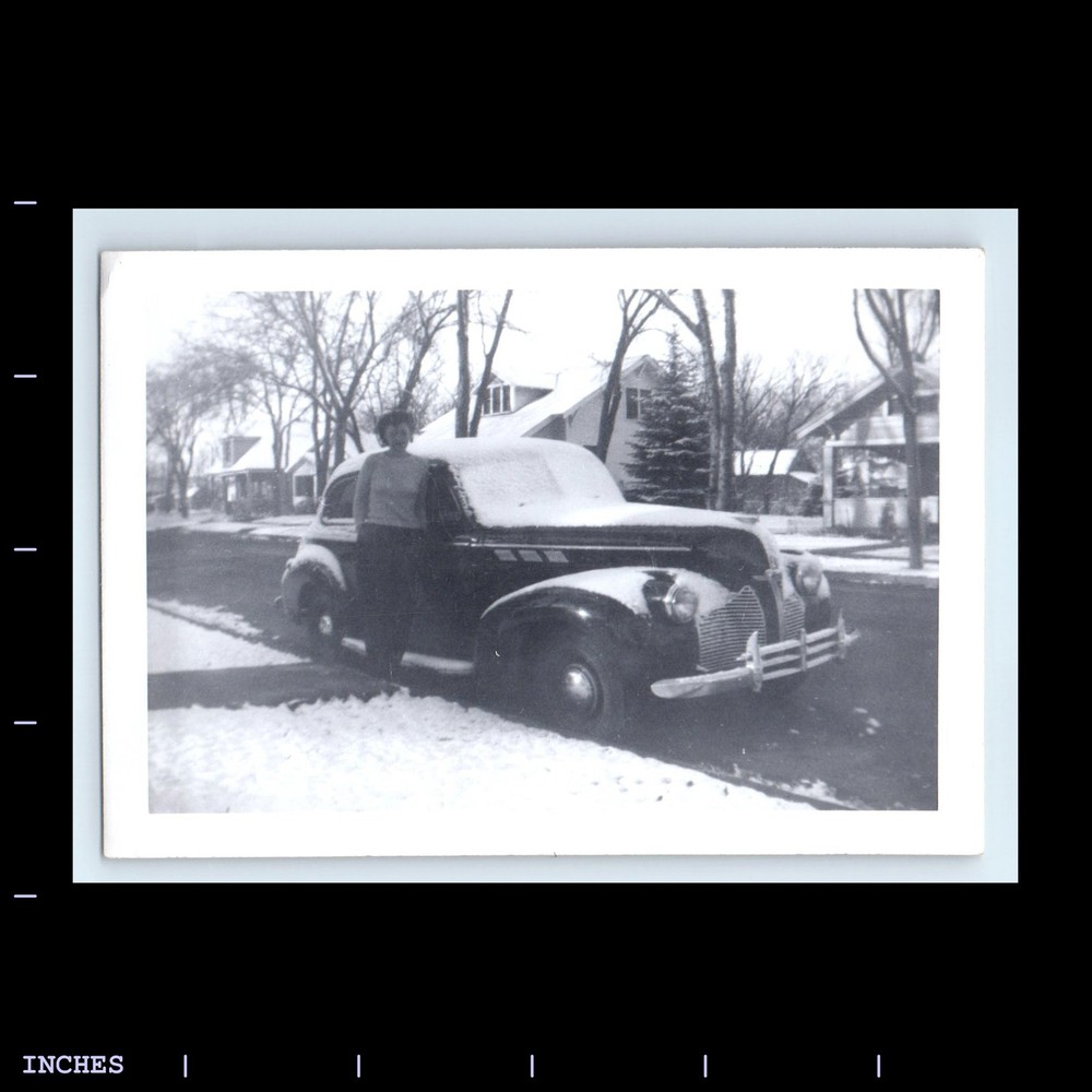 Old Vintage Photo SOLO WOMAN CLASSIC CAR SNOW WINTER SCENE 1940 PONTIAC DELUXE