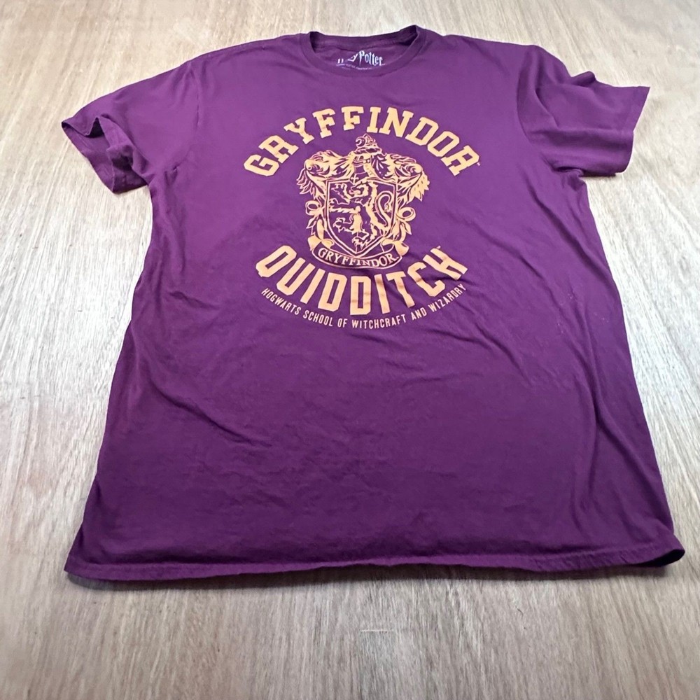 Harry Potter Gryffindor Quidditch T-Shirt Maroon Size Large Hogwarts Tee