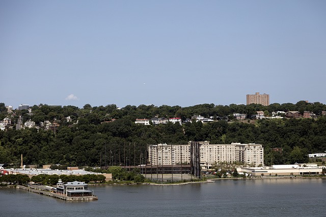 Photo:Edgewater New Jersey 2017 Waterfront Hudson River Skyline