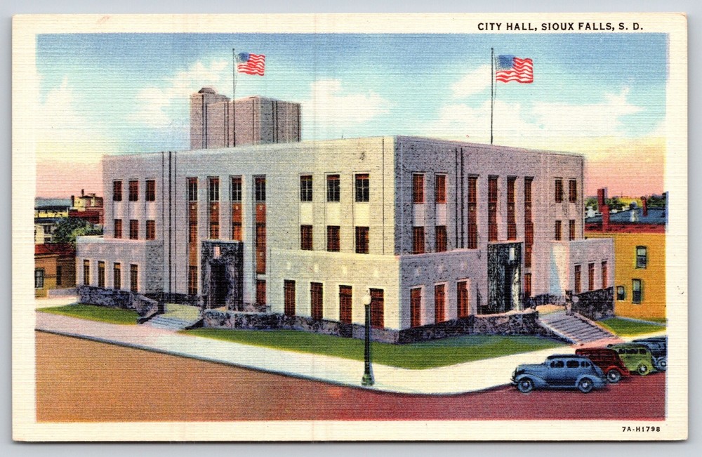 Sioux Falls South Dakota~Air View City Hall On Corner~Vintage Linen Postcard