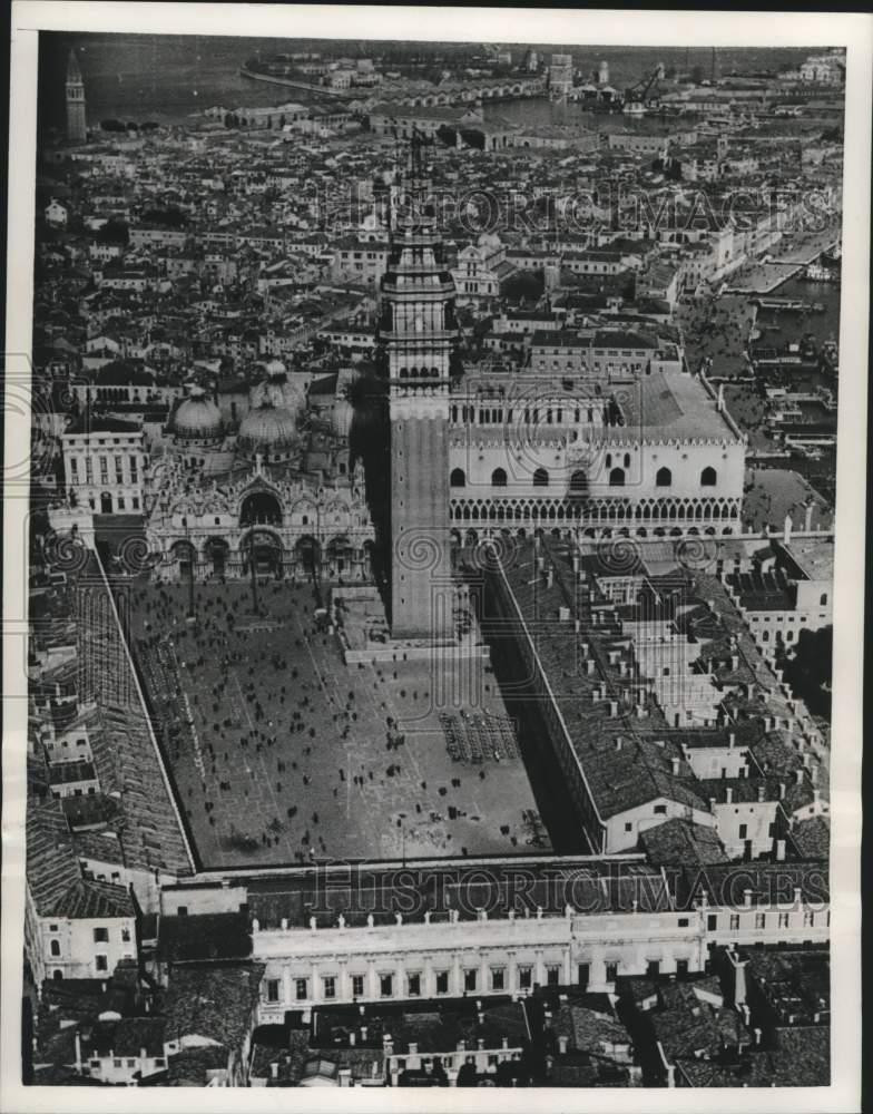 1955 Press Photo Piazza And Campanile Of St.Mark's Cathedral In Venice, Italy