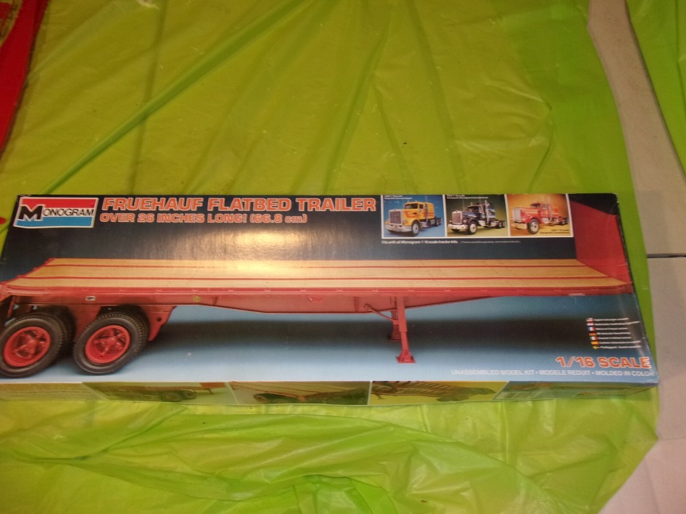 MONOGRAM FRUEHAUF FLAT BED TRAILER 1/16 SCALE UNASSEMBLED IN ORIGINAL BOX! #25