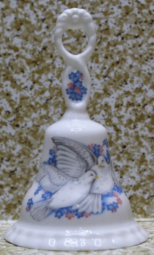 VINTAGE ELIZABETHAN STAFFORDSHIRE FINE BONE CHINA MADE IN ENGLAND TEA BELL 4