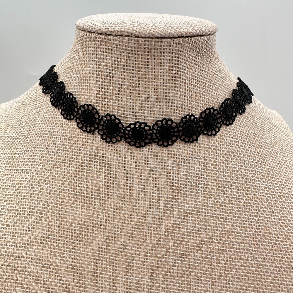 Vintage Y2K Black Lace Floral Choker Necklace Women's Classic Fashion Jewelry