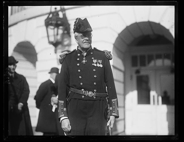 Photo:Washington DC White House visitor uniformed man 1910s portrait