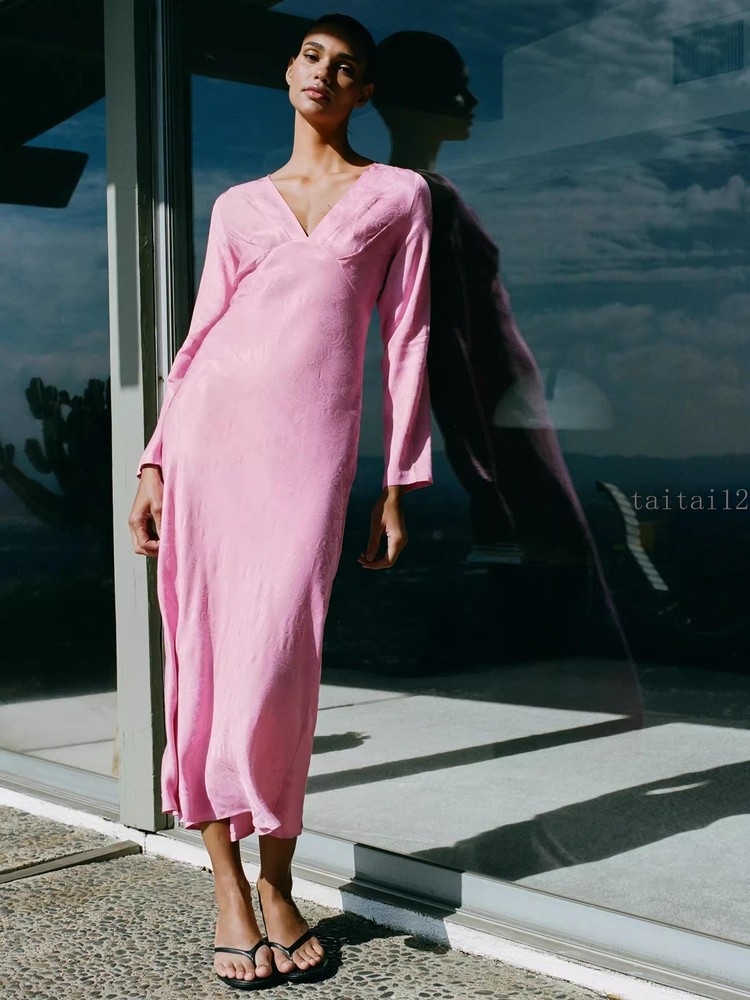 2025 spring  summer, jacquard long-sleeved v-neck temperament Midi dress