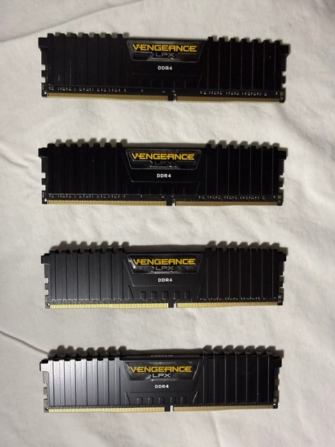 Corsair Vengeance LPX 16GB (4x4GB) ddr4 2666 mhz (Used)