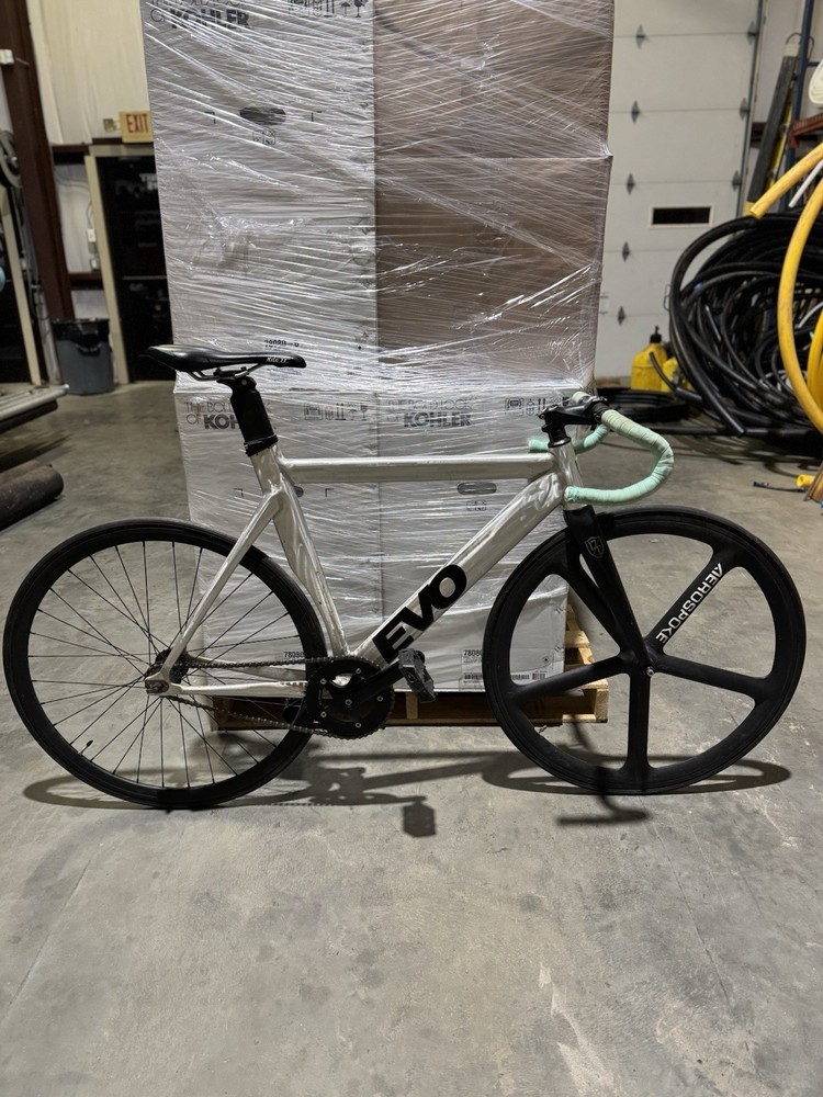 17teeth Evo Frame 56” Complete Fixed Gear Road Bike- Aero Spoke- Carbon Forks