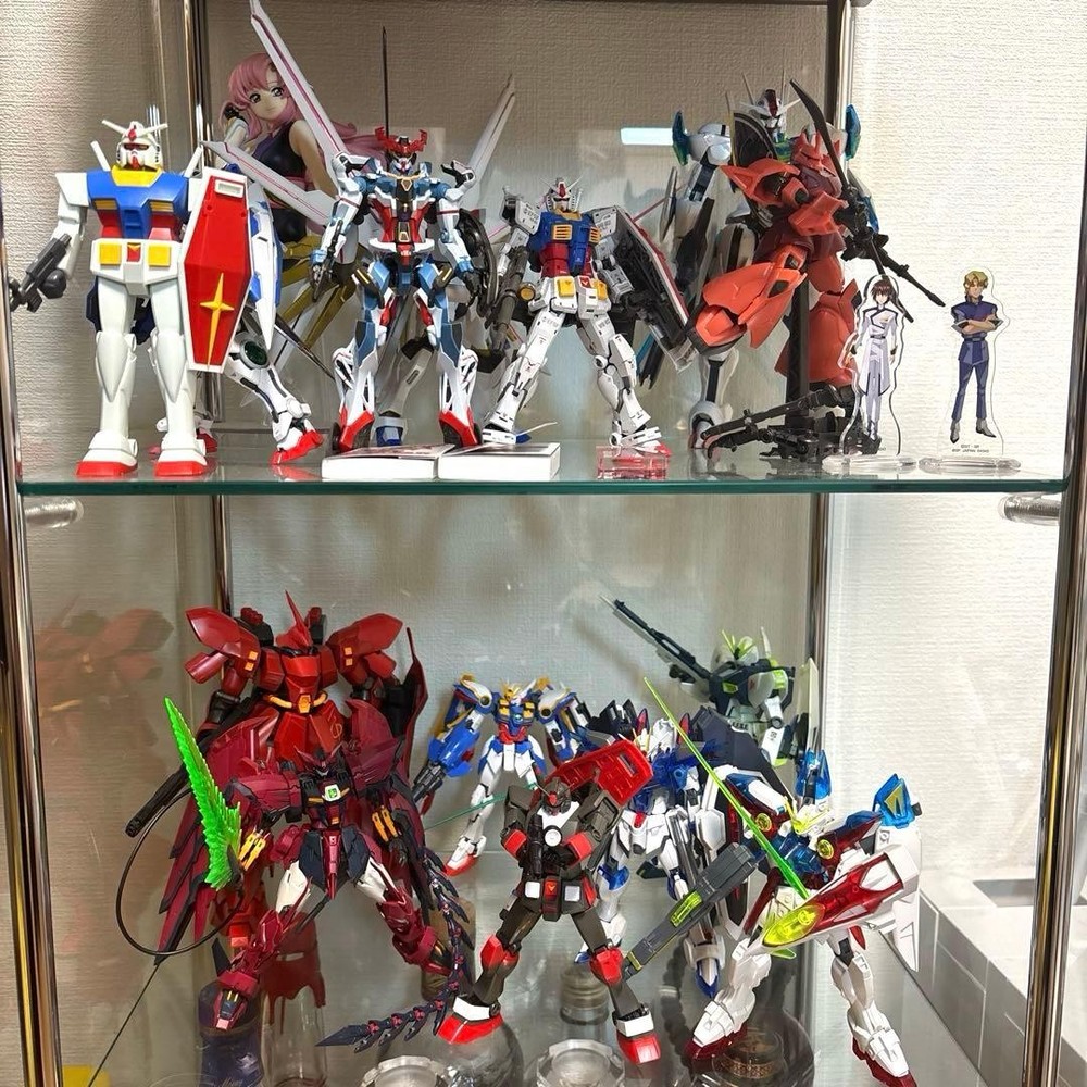 Gunpla finished product with a bonus display stand #5a573f