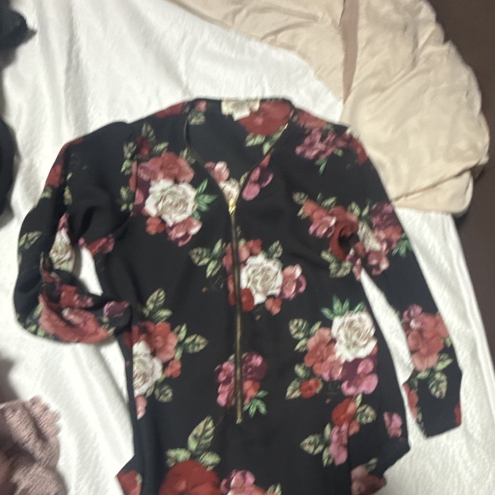Love Spell Black Floral Zip Front V-Neck Long Sleeve Women's Blouse, Size S