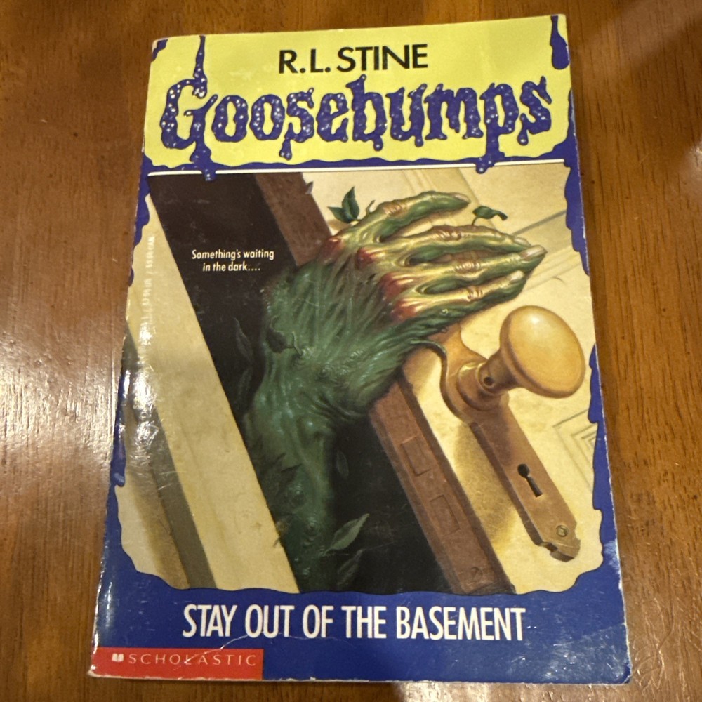 Goosebumps unnumbered # 2 Stay Out of the Basement 1st print R. L. Stine 1992 pb