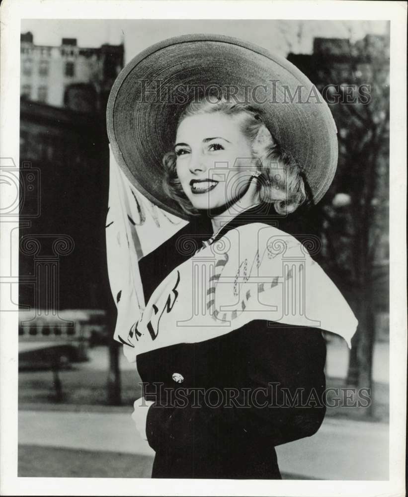 Press Photo Entertainer Candy Jones in costume - kfx60389