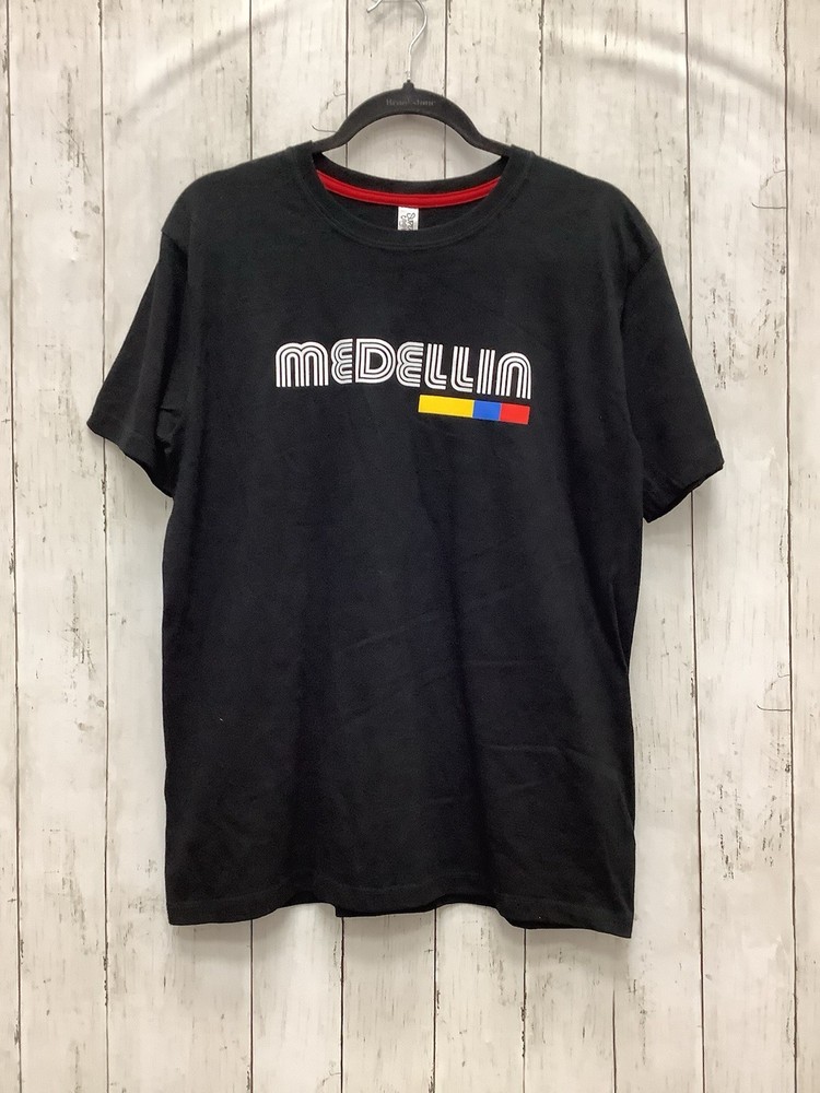 Retro Medellin Colombia Graphic Tee - Vintage 80s Style Loose Fit Cotton Shirt