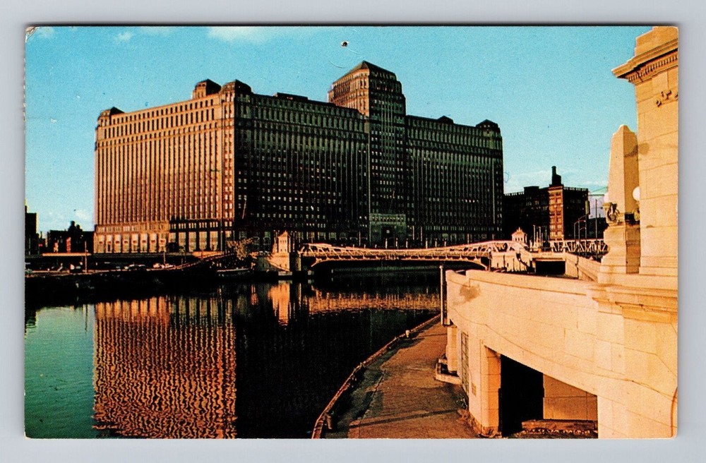 Chicago IL-Illinois Merchandise Mart Commercial Building Vintage Postcard