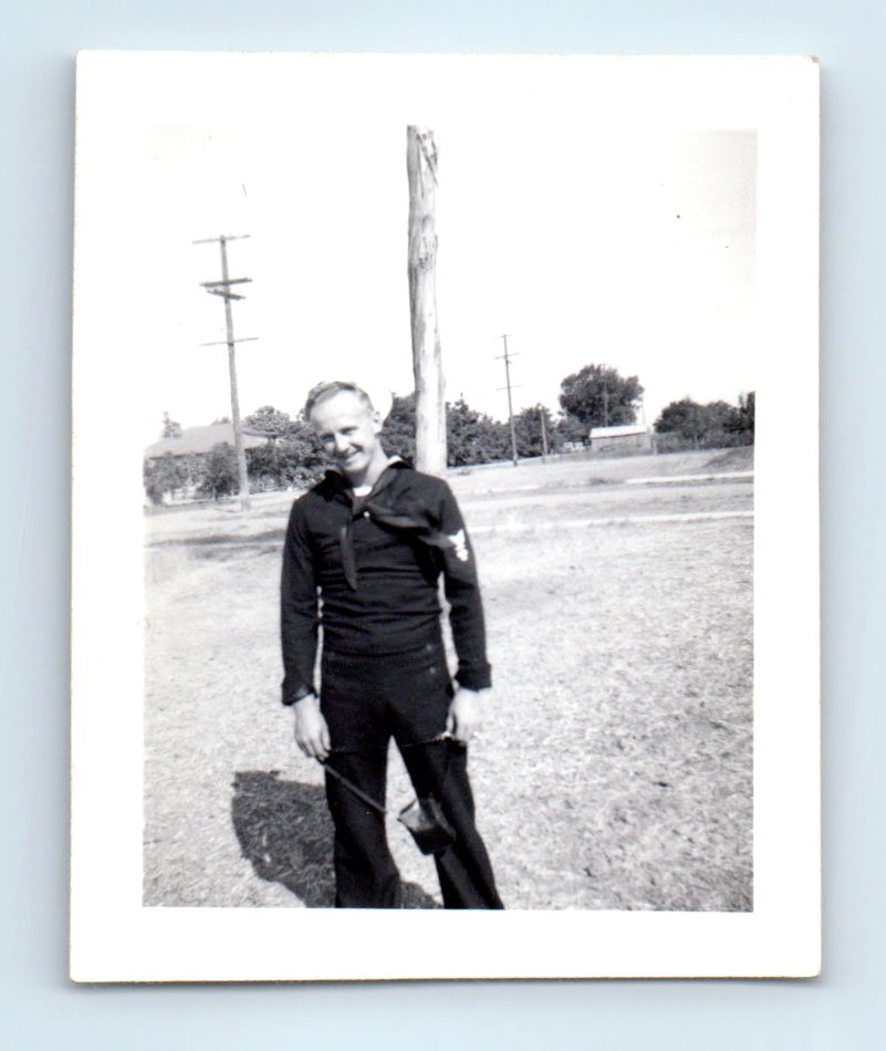 Old Vintage Photo HANDSOME NAVY SAILOR MAN ORIGINAL SNAPSHOT PHOTOGRAPH