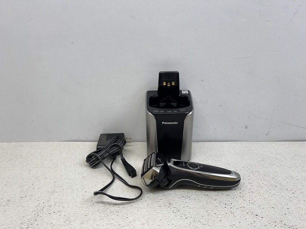Panasonic ARC 5 ES-LV95-S Shaver and Charging Station -