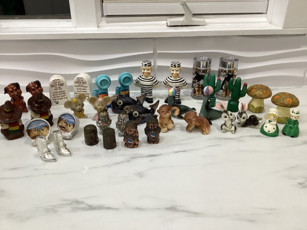 Large Lot Novelty Collectible Salt & Pepper Shakers Animals Souvenir