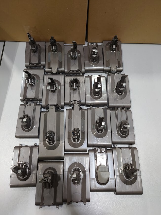 20 Dyson Batteries for Parts - Used Condition