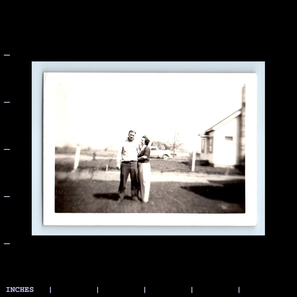 Old Vintage Photo AFFECTIONATE MAN WOMAN COUPLE IN YARD