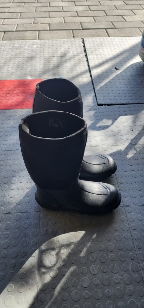 Men's Waterproof Size 10 Boots Pre-Owned Excellent Condition